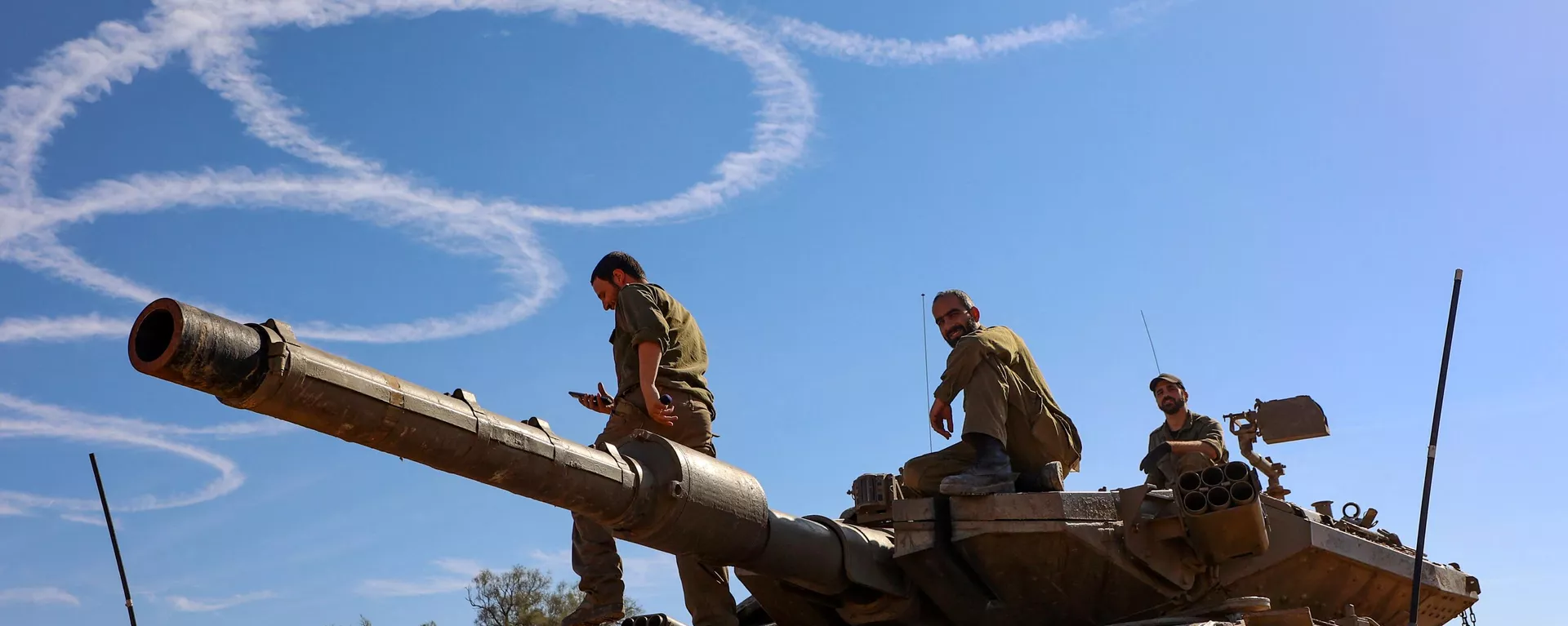 Un tanque israelí en la frontera con la Franja de Gaza el 30 de noviembre de 2023 - Sputnik Mundo, 1920, 12.12.2023