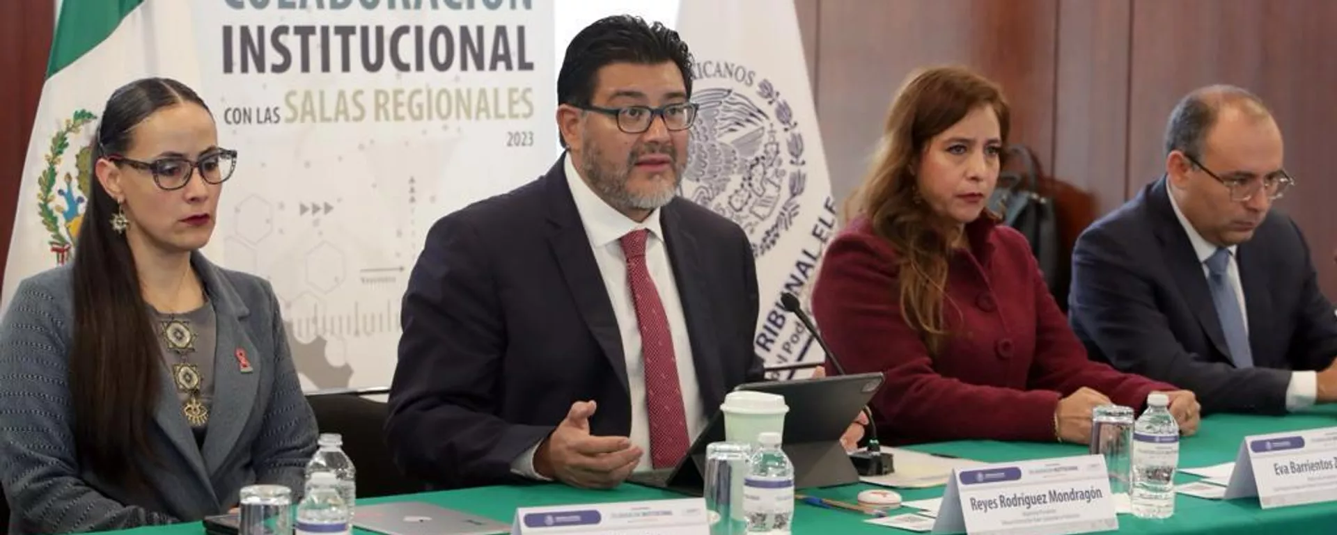 En el centro, el presidente del Tribunal Electoral del Poder Judicial de la Federación de México (TEPJF), Reyes Rodríguez Mondragón En el centro, el presidente del Tribunal Electoral del Poder Judicial de la Federación de México (TEPJF), Reyes Rodríguez Mondragón - Sputnik Mundo, 1920, 12.12.2023