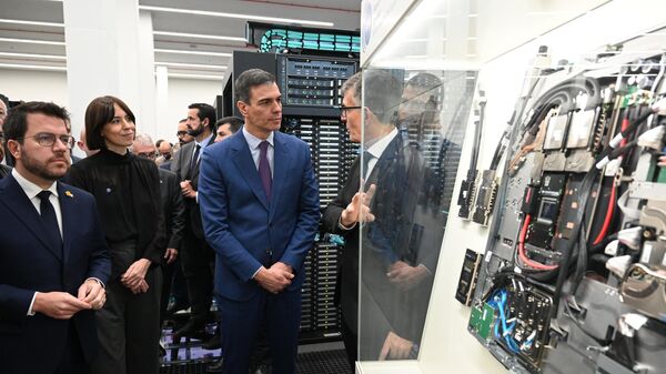 Pedro Sánchez, el presidente del Gobierno de España, inauguró en Barcelona el supercomputador MareNostrum 5  - Sputnik Mundo