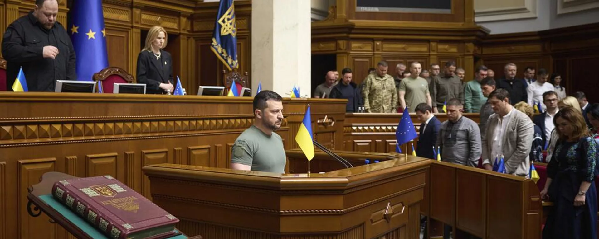 El presidente de Ucrania, Volodímir Zelenski, en una sesión del Parlamento ucraniano en Kiev, el 28 de junio de 2023. - Sputnik Mundo, 1920, 21.12.2023