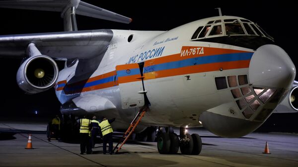 El avión Il-76 del Ministerio de Emergencias de Rusia - Sputnik Mundo