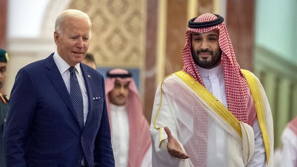 El presidente de EEUU, Joe Biden, y el príncipe heredero saudí, Mohamed Salmán - Sputnik Mundo