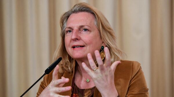 Karin Kneissl, exministra austriaca de Exteriores - Sputnik Mundo