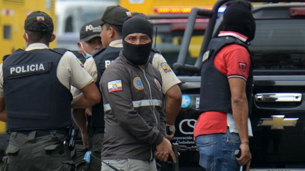 Policías en la ciudad de Guayaquil atendiendo emergencias reportadas en la urbe el 9 de enero de 2024 - Sputnik Mundo