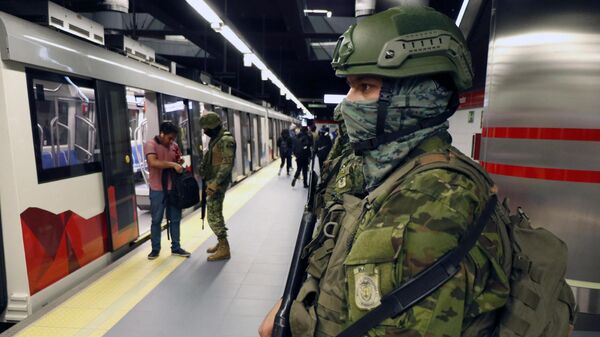 Fuerzas de seguridad ecuatorianas en el metro de Quito - Sputnik Mundo