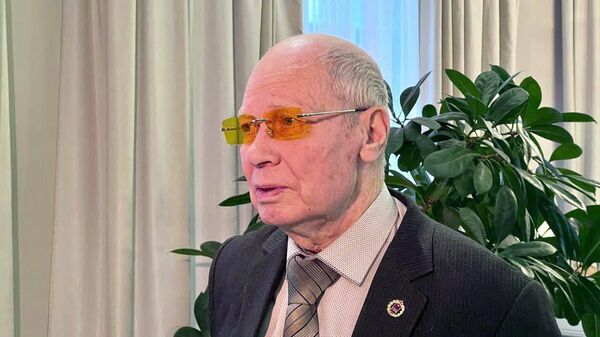  Borís Katkov,  pensionado deportado de Letonia - Sputnik Mundo