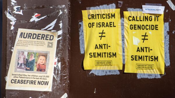 Posters vistos en la Universidad de Harvard en contra de Israel  - Sputnik Mundo