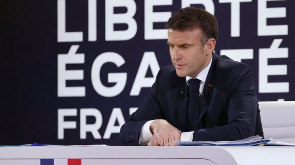 El presidente de Francia, Emmanuel Macron, reacciona durante una rueda de prensa para presentar el rumbo del recién nombrado gobierno de Francia en el Palacio del Elíseo en París el 16 de enero de 2024. - Sputnik Mundo