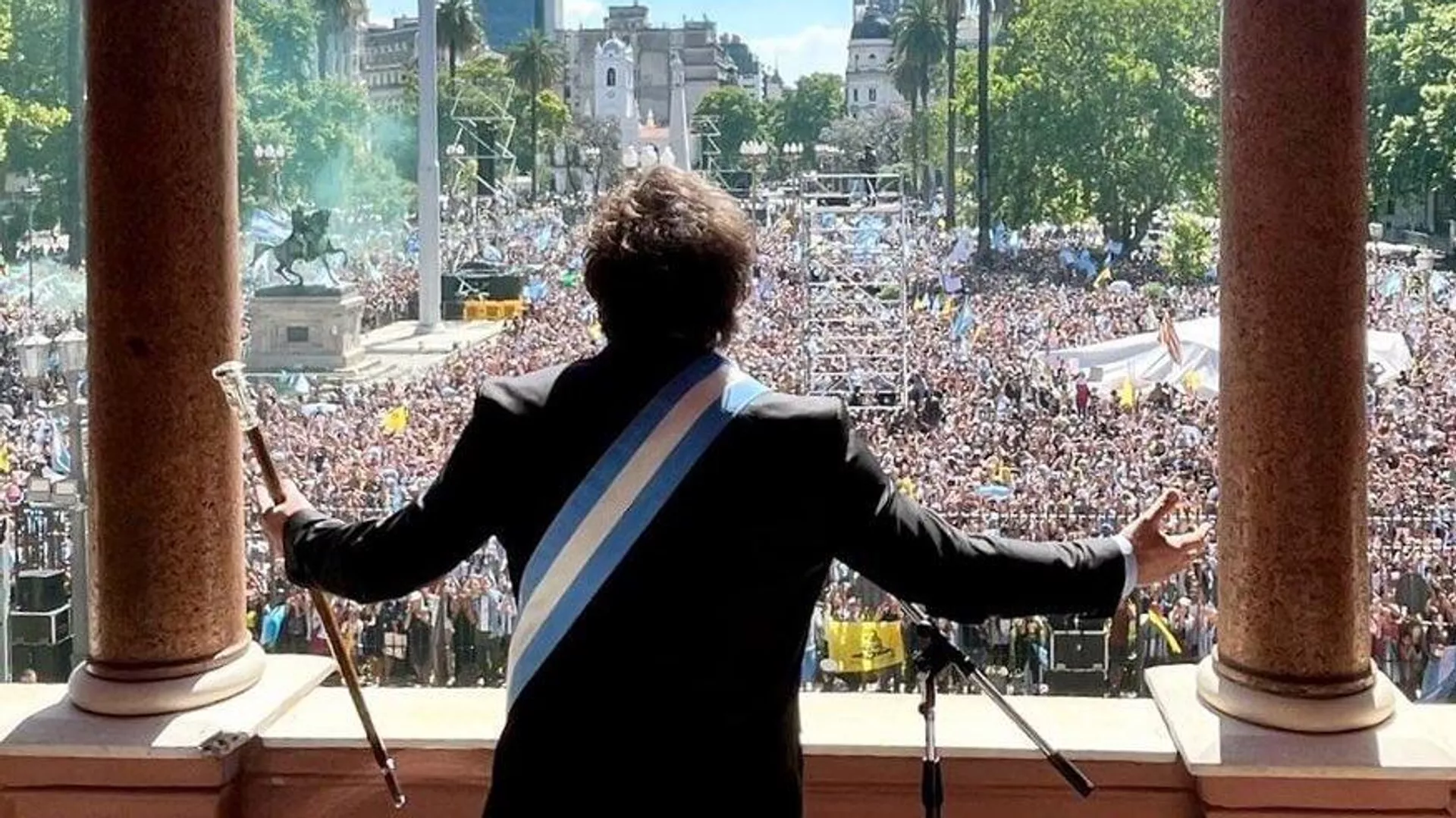 Javier Milei desde la Casa Rosada durante su toma de posesión presidencial, el 10 de diciembre de 2023 - Sputnik Mundo, 1920, 29.01.2024