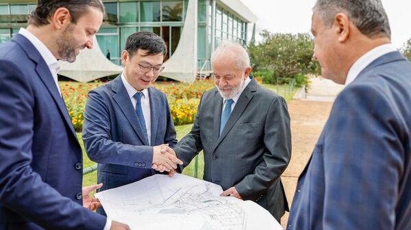 El presidente Luiz Inacio Lula da Silva recibió el 24 de enero a representantes de la empresa china BYD  - Sputnik Mundo