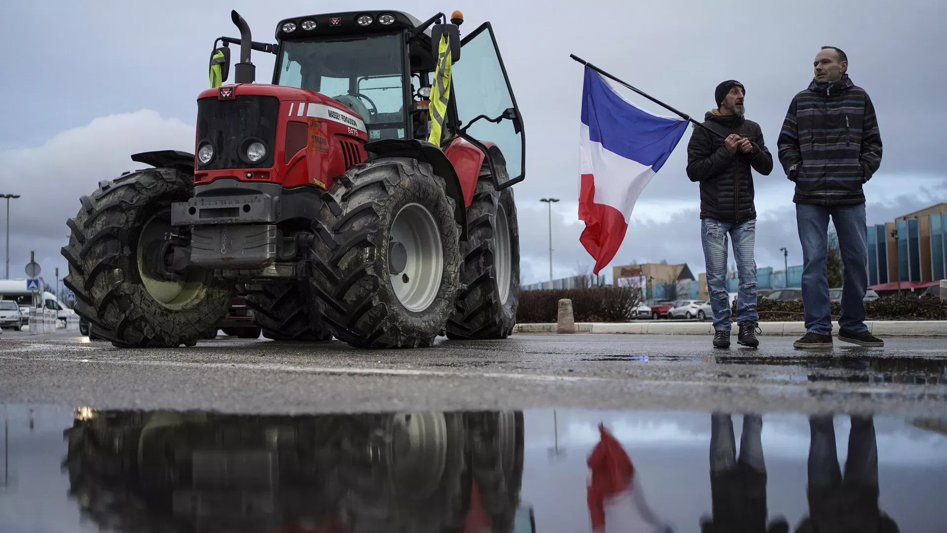 Manifestantes se preparan para salir hacia un convoy en Lyon, en el centro de Francia, el 11 de febrero, 2022 - Sputnik Mundo, 1920, 29.02.2024