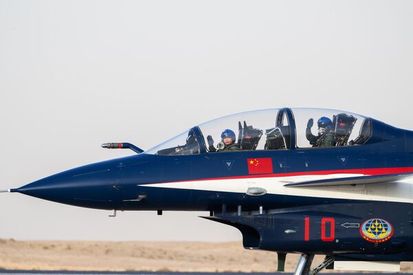 China demostró en Riad las capacidades del Chengdu J-10 (en español: Un dragón veloz), un caza polivalente de 4.ª generación. - Sputnik Mundo