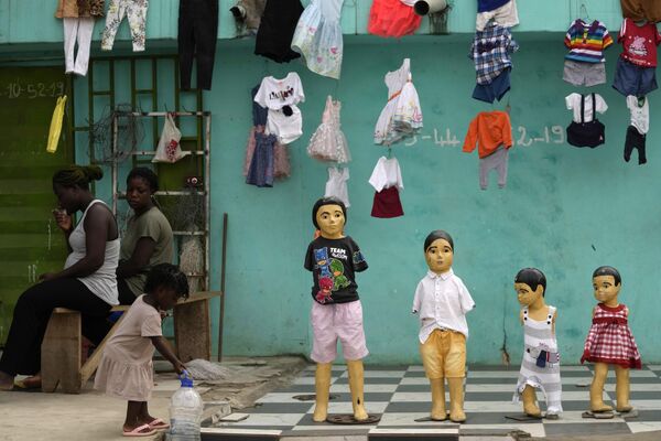 Una tienda de ropa en Abiyán, Costa de Marfil. - Sputnik Mundo
