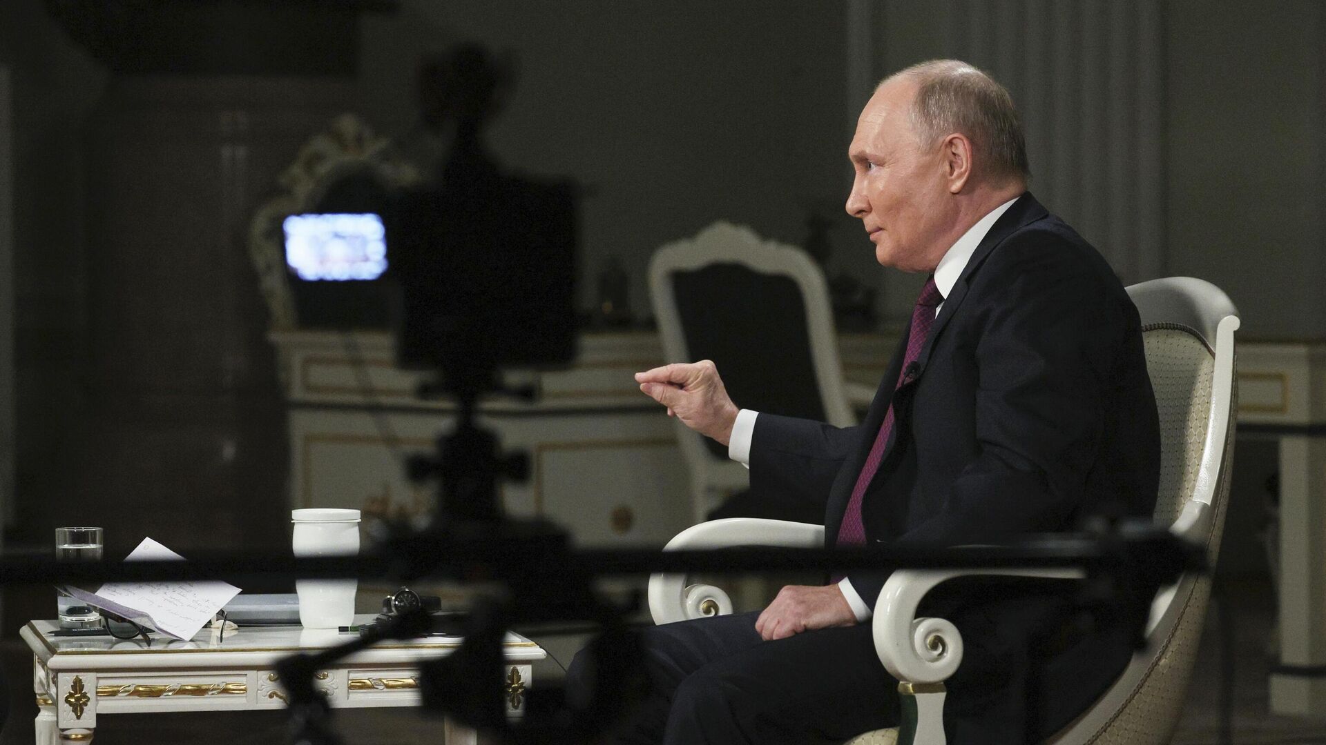 El presidente ruso, Vladímir Putin, durante la entrevista con el periodista estadounidense Tucker Carlson - Sputnik Mundo, 1920, 10.02.2024