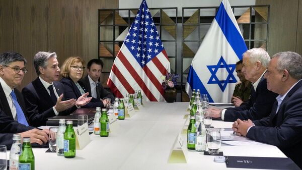 El secretario de Estado de EEUU, Antony Blinken, en una reunión con miembros del Gobierno de Israel Tel Aviv el 8 de febrero de 2024. - Sputnik Mundo