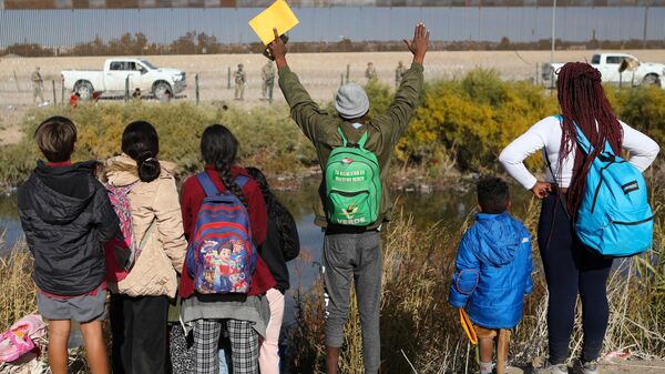 Las personas migrantes han sido afectadas por las políticas de Texas, especialmente en Eagle Pass. - Sputnik Mundo