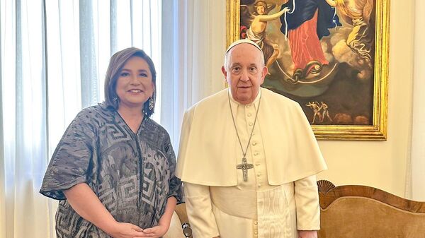 La virtual candidata a la presidencia de México, Xóchitl Gálvez, se reúne con el papa Francisco - Sputnik Mundo