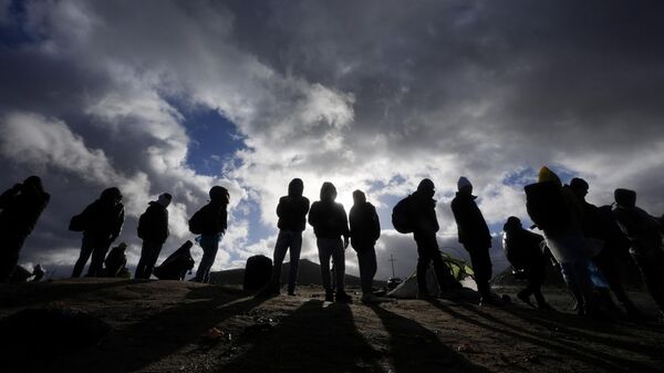 Migrantes atravesando territorio mexicano rumbo a Estados Unidos. - Sputnik Mundo