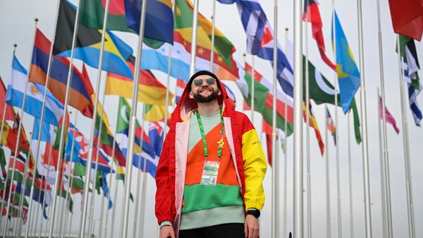 Un participante del Festival Mundial de la Juventud 2024 - Sputnik Mundo