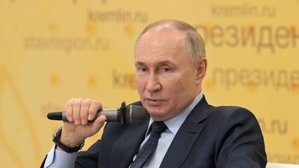 Vladimir Putin, el presidente ruso, en una reunión en Stávropol, el 5 de marzo de 2024  - Sputnik Mundo