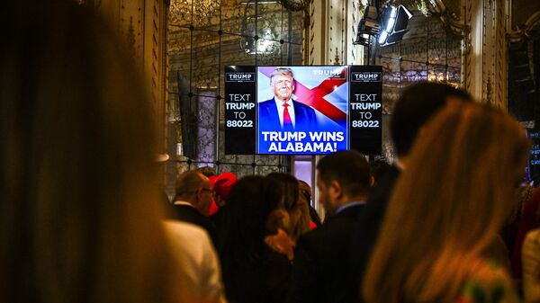 Un anuncio de Donald Trump ganando en el estado de Alabama  - Sputnik Mundo