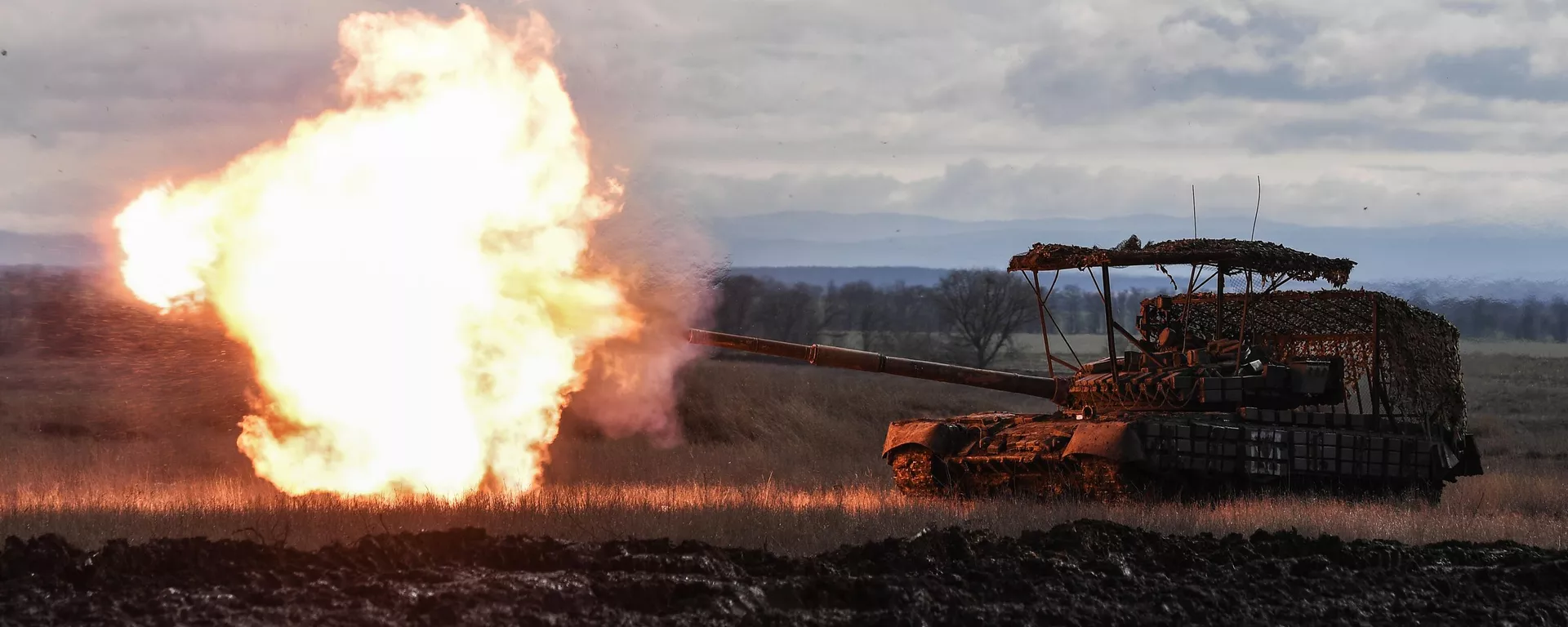 Un tanque ruso T-80BVM - Sputnik Mundo, 1920, 07.03.2024