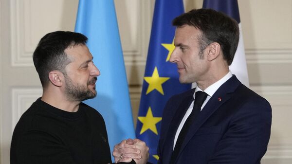 Volodímir Zelenski y Emmanuel Macron  - Sputnik Mundo