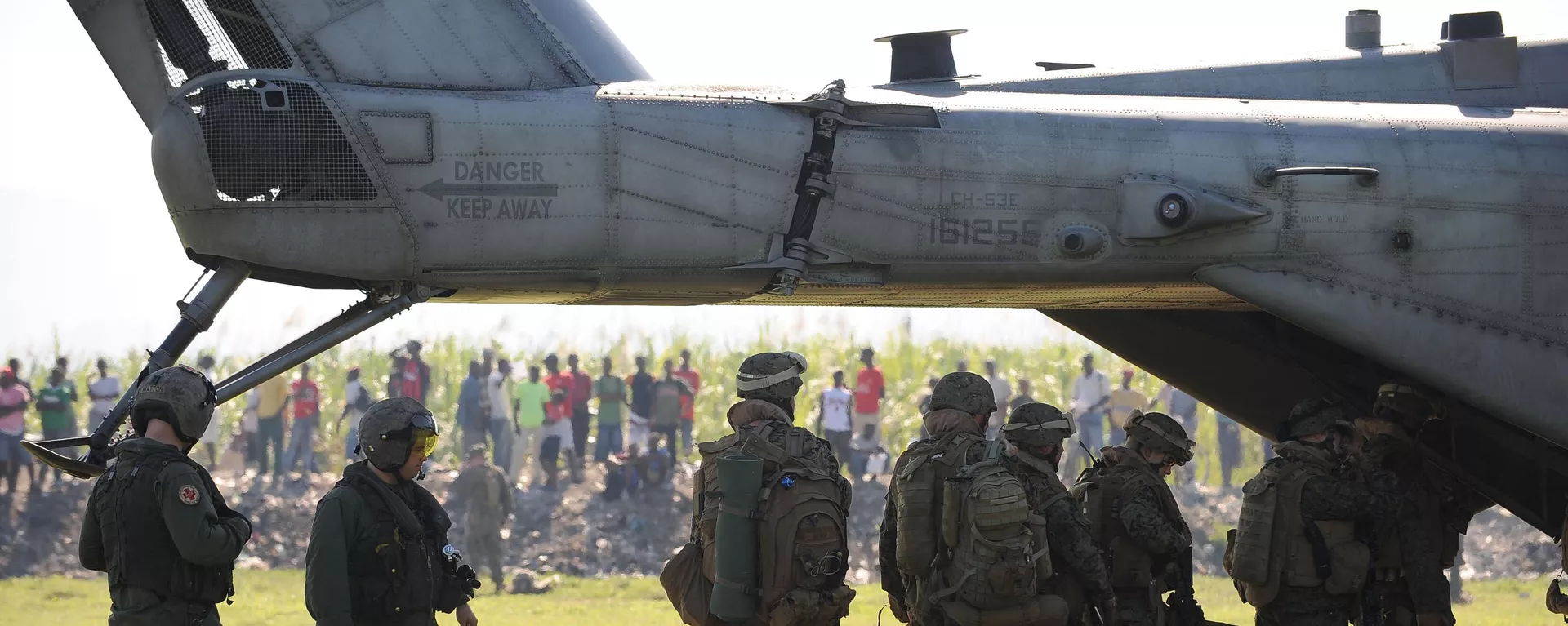 Marines de EEUU desplegados en Haití  el 21 de enero de 2010 en Leogane, Haití, a propósito del devastador terremoto que azotó la isla - Sputnik Mundo, 1920, 13.03.2024