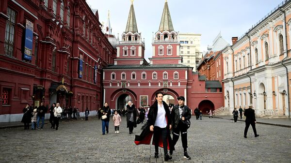 Personas en la Plaza Roja de Moscú, Rusia - Sputnik Mundo