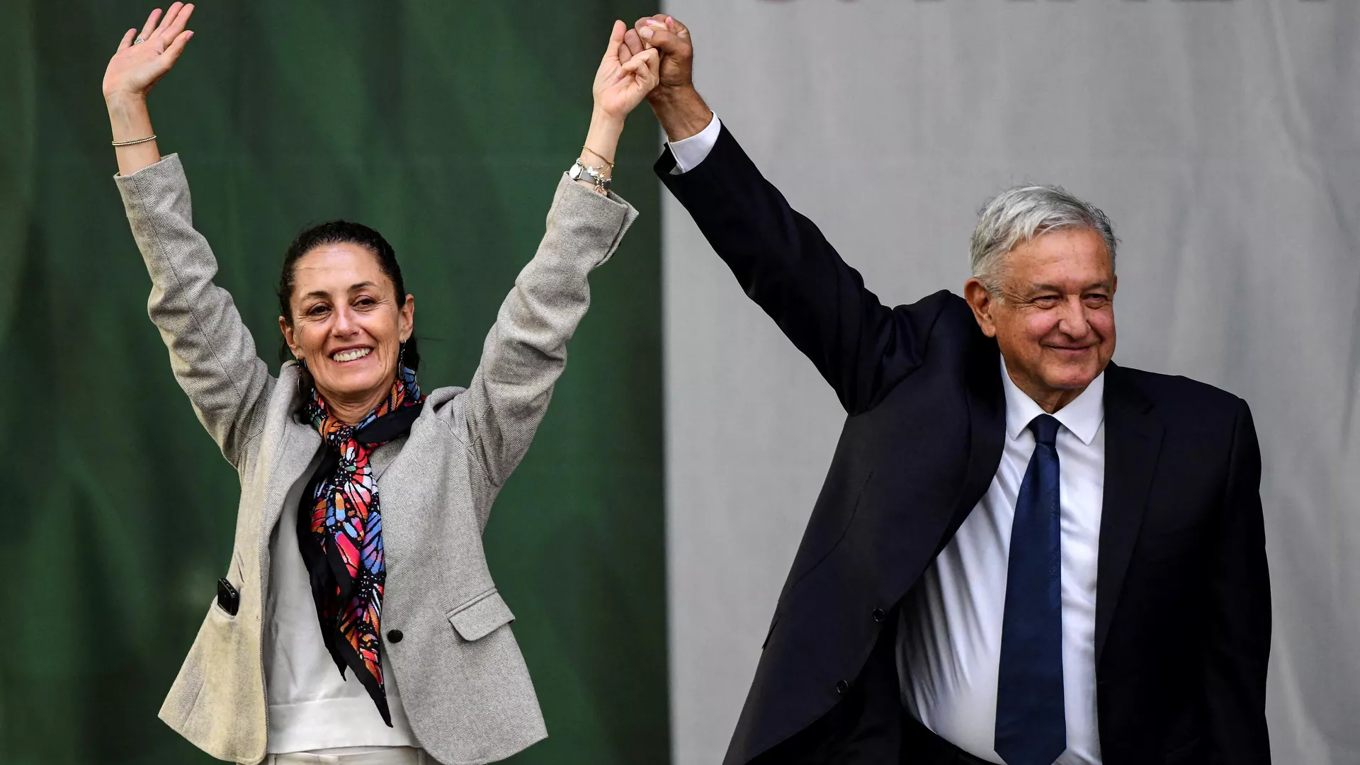 El presidente de México, Andrés Manuel López Obrador, y la exjefa de gobierno de la Ciudad de México, Claudia Sheinbaum, en un mitin en el Zócalo de la capital mexicana en 2019 - Sputnik Mundo, 1920, 22.03.2024