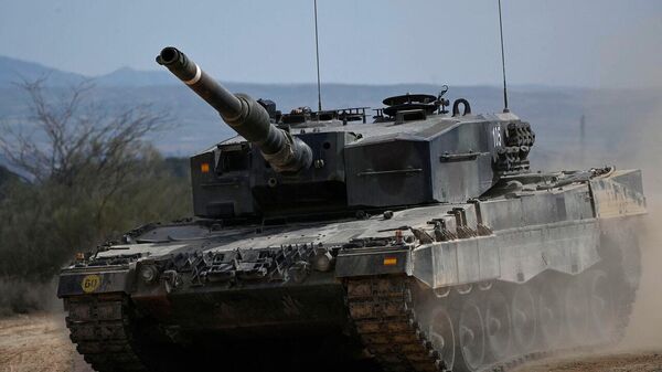 Un tanque Leopard 2A4 del Ejército de Tierra de España - Sputnik Mundo