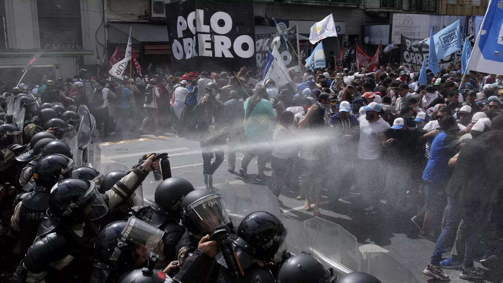 La policía argentina bloquea una manifestación antigubernamental - Sputnik Mundo, 1920, 28.03.2024