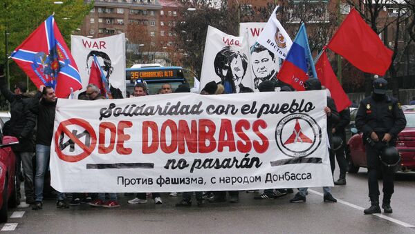 Decenas de personas se manifiestan en Madrid en apoyo a la lucha del Donbás - Sputnik Mundo