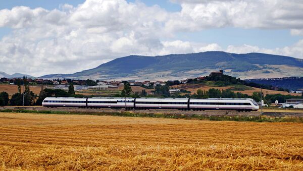 Tren de alta velocidad de la Red Nacional de Ferrocarriles Españoles (Renfe) - Sputnik Mundo