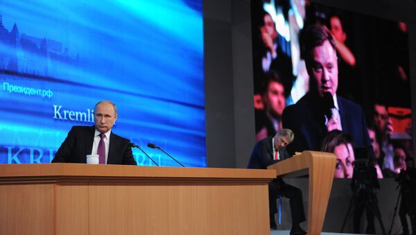 Putin asegura que la economía rusa se recuperará en dos años como máximo - Sputnik Mundo