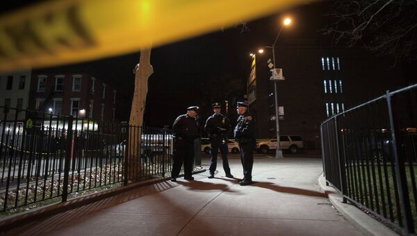 Agentes de policía en el lugar del asesinato de Rafael Ramos y Wenjian Liu en Brooklyn - Sputnik Mundo