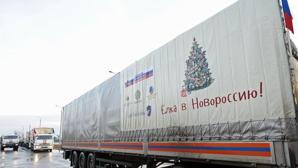 El décimo convoy humanitario a Donbás con los regalos para el Año Nuevo - Sputnik Mundo