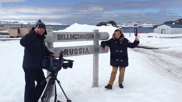 Exploradores rusos y latinoamericanos en la Antártida asisten a pase del film Stalingrado - Sputnik Mundo