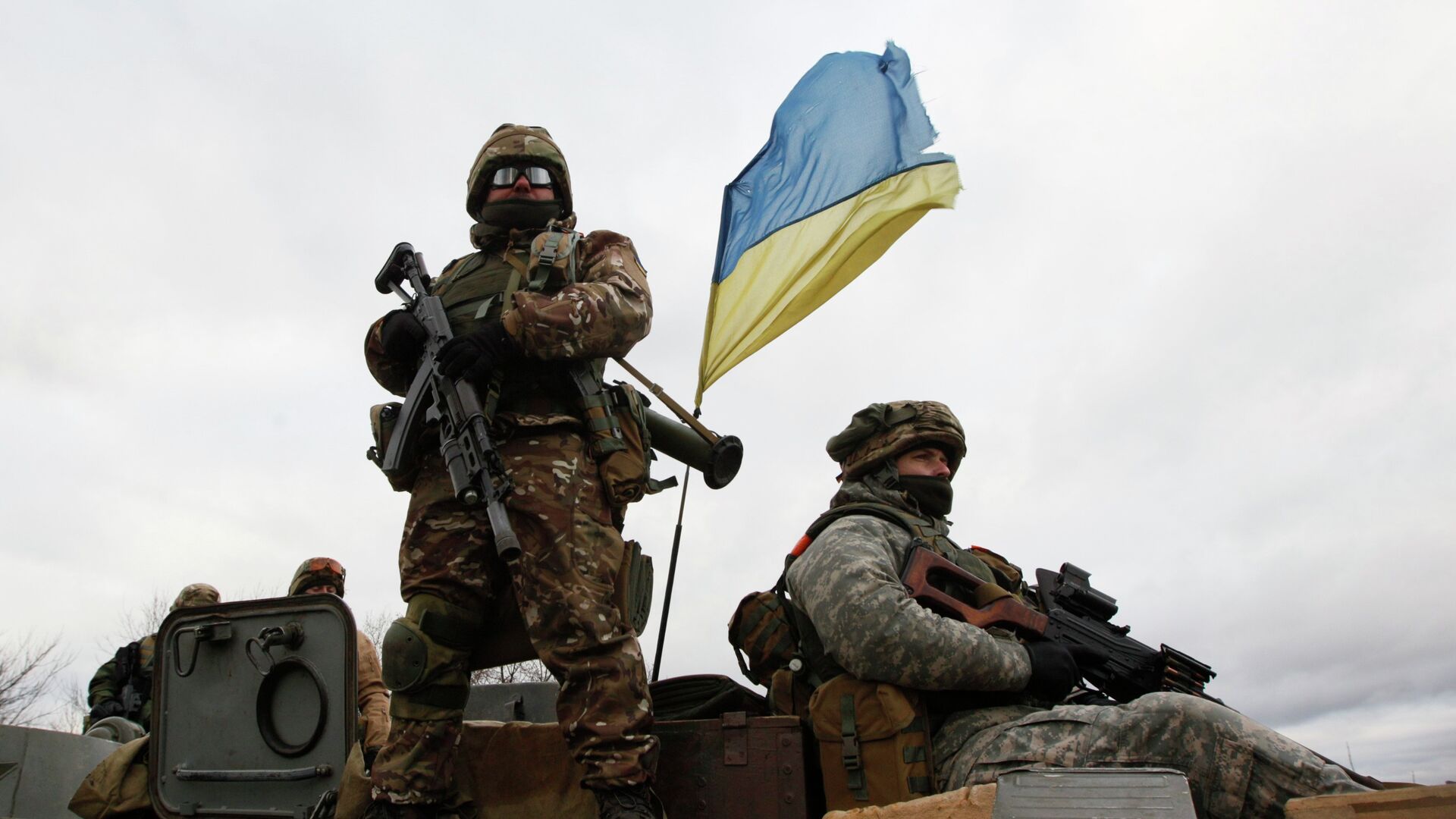 Ejército de Ucrania sobre transporte blindado de personal cerca de ciudad Debáltsevo del óblast de Donetsk, 24 de diciembre,2014 - Sputnik Mundo, 1920, 07.03.2022