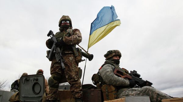 Ejército de Ucrania sobre transporte blindado de personal cerca de ciudad Debáltsevo del óblast de Donetsk, 24 de diciembre,2014 - Sputnik Mundo