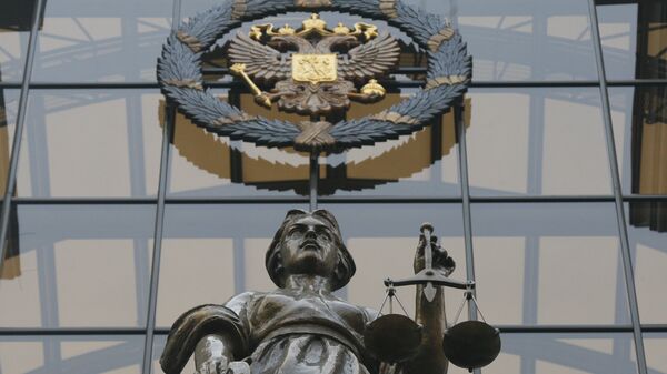 Статуя Фемиды на фасаде здания верховного суда РФ в Москве - Sputnik Mundo