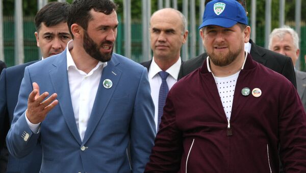 Viceministro de la Administración presidencial de república de Chechenia, Magomed Daúdov (a la izquierda) y  jefe de la República de Chechenia, Ramzán Kadýrov (a la derecha) - Sputnik Mundo