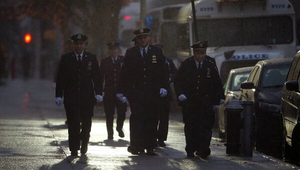 Miles de policías se despiden de su compañero asesinado en Nueva York - Sputnik Mundo