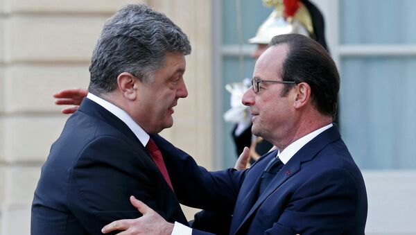 Presidente de Ucrania, Petró Poroshenko, y presidente de Francia, François Hollande - Sputnik Mundo