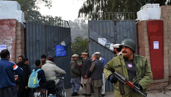 Reabre sus puertas la escuela de Peshawar atacada por los talibanes hace casi un mes - Sputnik Mundo
