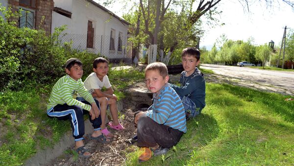El Gobierno kirguís preocupado por el problema de maltrato al menor - Sputnik Mundo