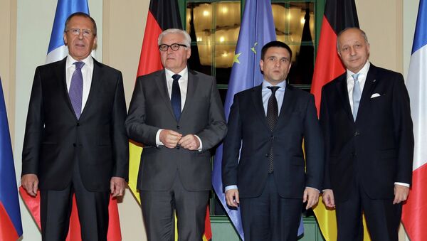 Bundesaußenminister Frank-Walter Steinmeier hatte zu dem Treffen seine Amtskollegen aus Russland, der Ukraine und Frankreich, Sergej Lawrow, Pawel Klimkin und Laurent Fabius - Sputnik Mundo