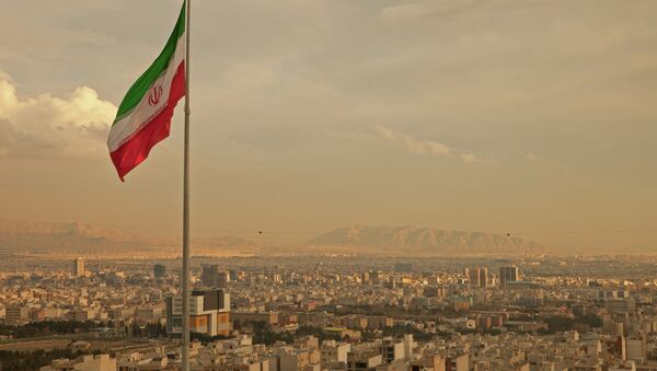 Bandera de Irán en Teherán - Sputnik Mundo