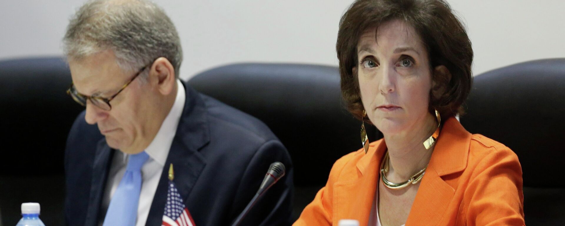 U.S. Assistant Secretary for Western Hemisphere Affairs Roberta Jacobson (R) and Chief of Mission at the U.S. Interests Section in Havana Jeffrey DeLaurentis attend negotiations to restore diplomatic ties with Cuba in Havana January 22, 2015. - Sputnik Mundo, 1920, 17.04.2021