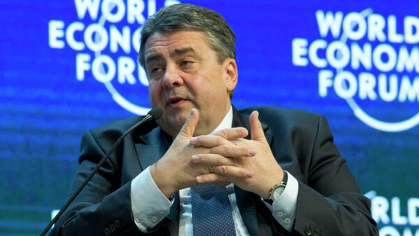 Sigmar Gabriel speaks during the panel Europe's Twin Challenges during the World Economic Forum in Davos - Sputnik Mundo
